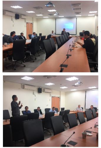 lecture in the meeting room 