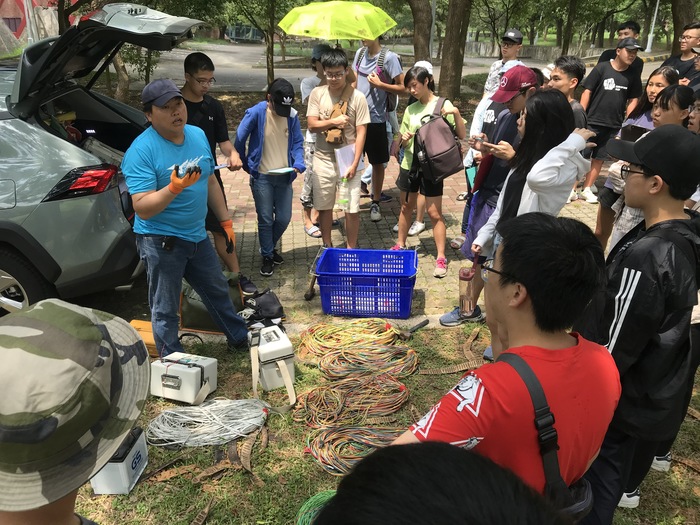 胡志昕老師團隊進行地電阻野外課程